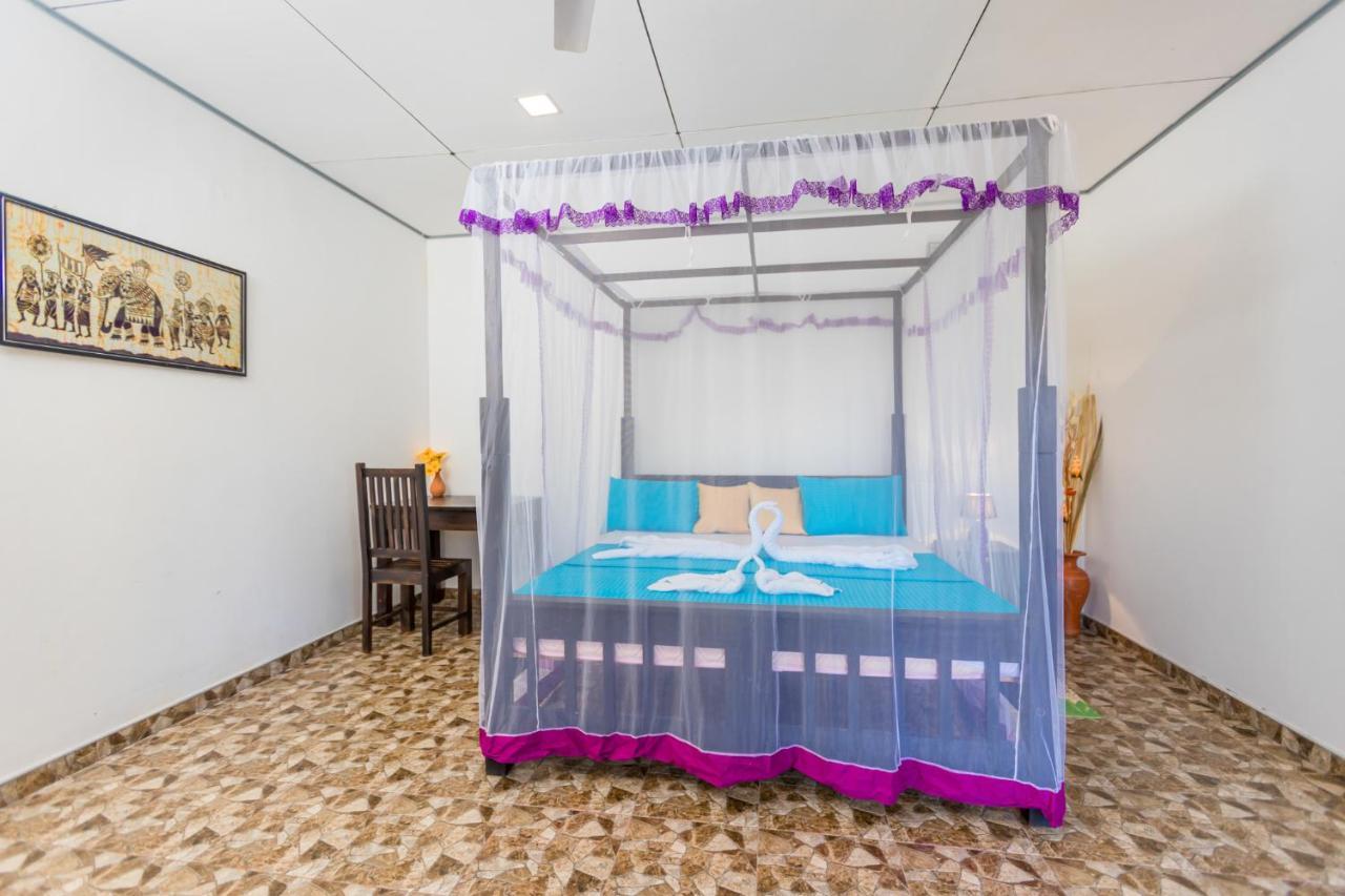 Rock Violet Lakefront Cabanas & Restaurent Tangalle Exterior foto